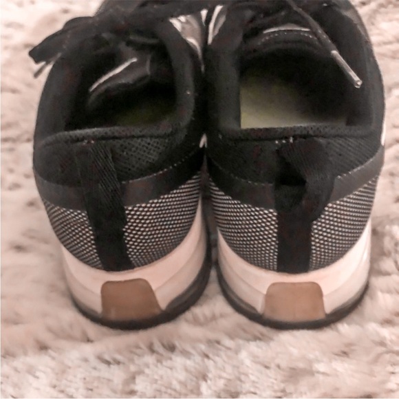 NILE ZOOM WOMENS SNEAKERS BLACK WHITE LACE UP TENNIS SHOES GREAT CONDITION 8.5 M - Picture 9 of 10